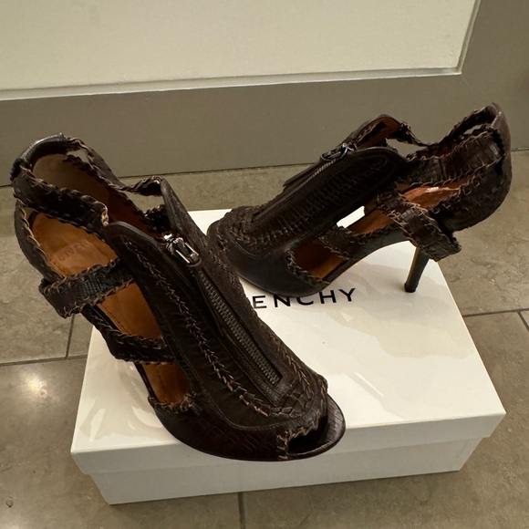 Givenchy Croc Embossed Brown Heels Western Style - Picture 5 of 10